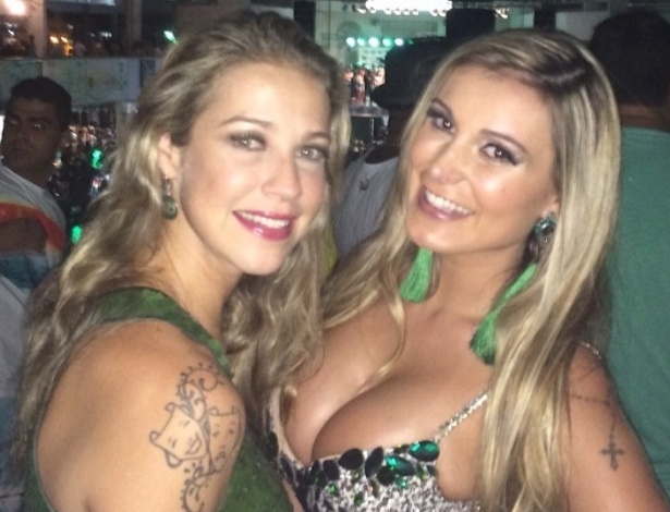 24.fev.2014- Luana Piovani e Andressa Urach se encontram na quadra da Mocidade