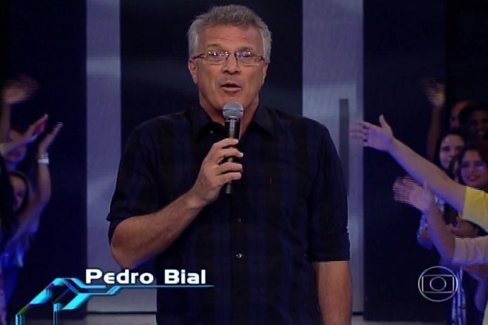 25.fev.2014 - O apresentador Pedro Bial inicia a edição, que irá definir o décimo eliminado de "Big Brother Brasil 14"