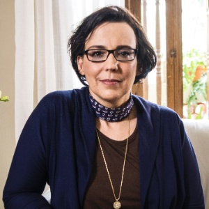 Ana Beatriz Nogueira é Selma na novela "Em Família"