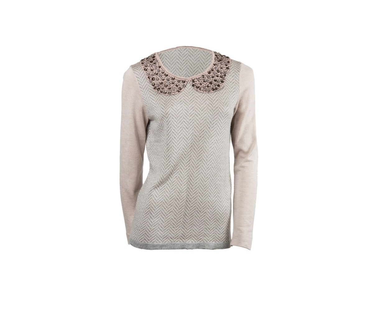 Blusa de tricô jacquard com aplicação de pedras na gola; R$ 460, da Alcaçuz (www.alcacuz.com.br) | Preço pesquisado em fevereiro de 2014 e sujeito a alterações. - Divulgação