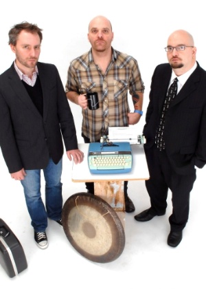Reid Anderson (baixo), David King (bateria) e Ethan Iverson (piano), do Bad Plus - Divulgação