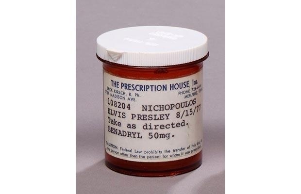 26.fev.2014 - Frasco do remédio Benadryl que foi receitado por um médico um dia antes da morte de Elvis Presley - Reprodução