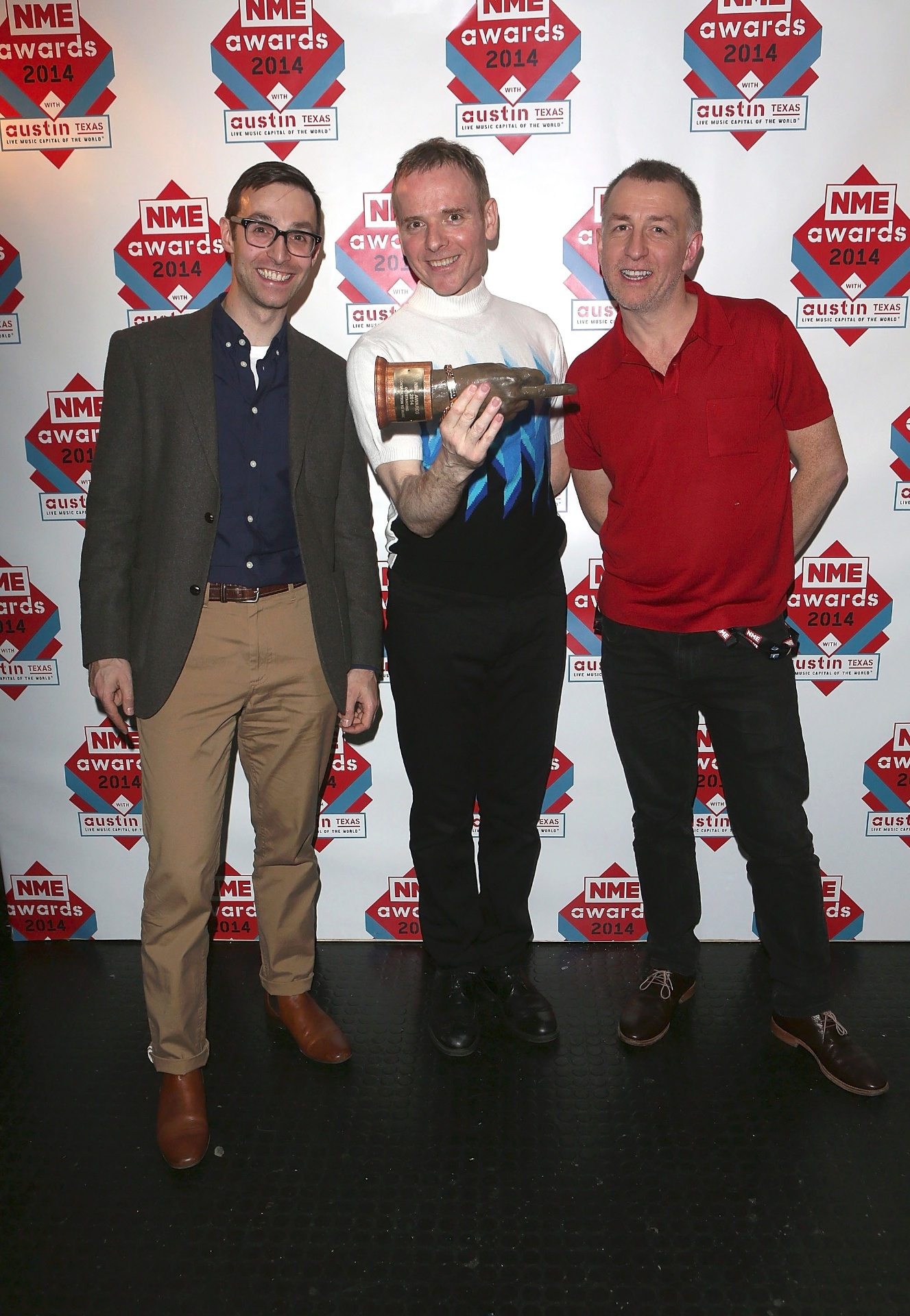 26.fev.2014 - Os integrantes da banda Belle & Sebastian posam no tapete vermelho do NME Awards 2014 na Brixton Academy, em Londres - Getty Images