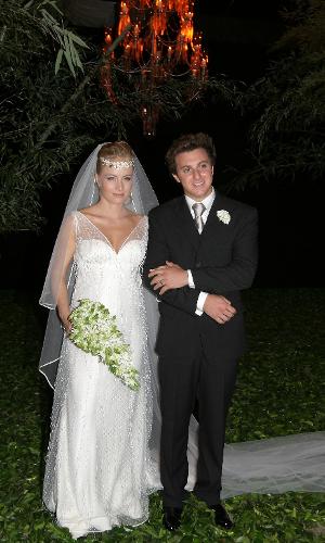 31.out.2004 - Angélica e Luciano Huck se casam na Marina da Glória, no Rio de Janeiro