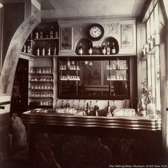 A foto faz parte da instalação "Paris as Muse: Photography, 1840s-1930s" ("Paris como Musa: Fotografia, 1840-1930"), que reúne 40 fotografias da coleção do museu para celebrar os primeiros cem anos de fotografia em Paris. A instalação está em cartaz no Metropolitan Museun of Art, em Nova York - The Metropolitan Museum of Art, New York