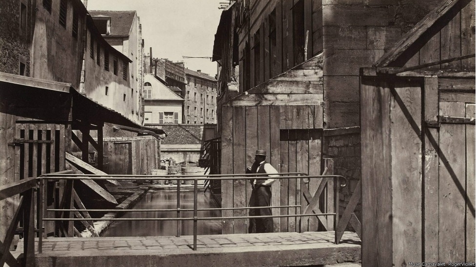 Foto que faz parte da exposição "Charles Marville: Fotógrafo de Paris". Marville foi contratado como fotógrafo oficial para registrar a reforma radical pela qual a cidade passou no século XIX - The Metropolitan Museum of Art, New York