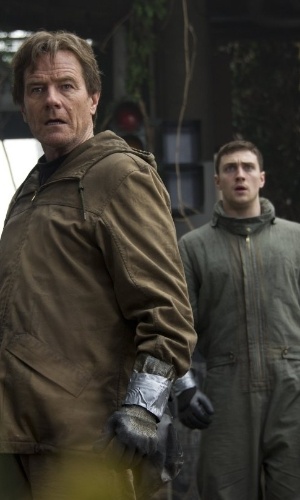 Gareth Edwards e Aaron Taylor-Johnson em cena de "Godzilla", do diretor Gareth Edwards - Reprodução