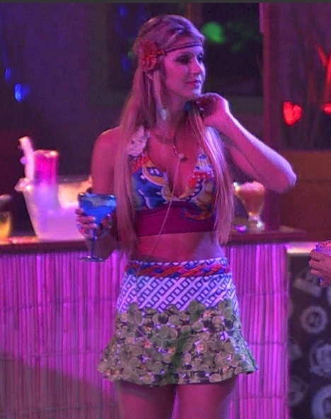 19.fev.2014 - A ex-miss Cianorte Tatiele na Festa Brou