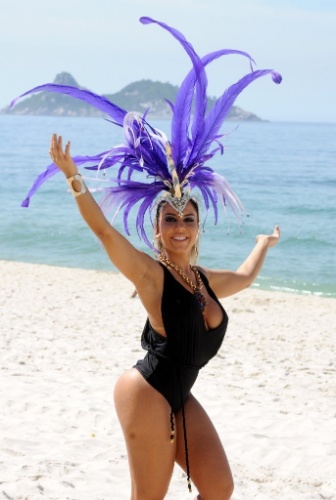 Mulher Mel O Faz Ensaio De Carnaval Em Praia Do Rio Fotos Uol Carnaval