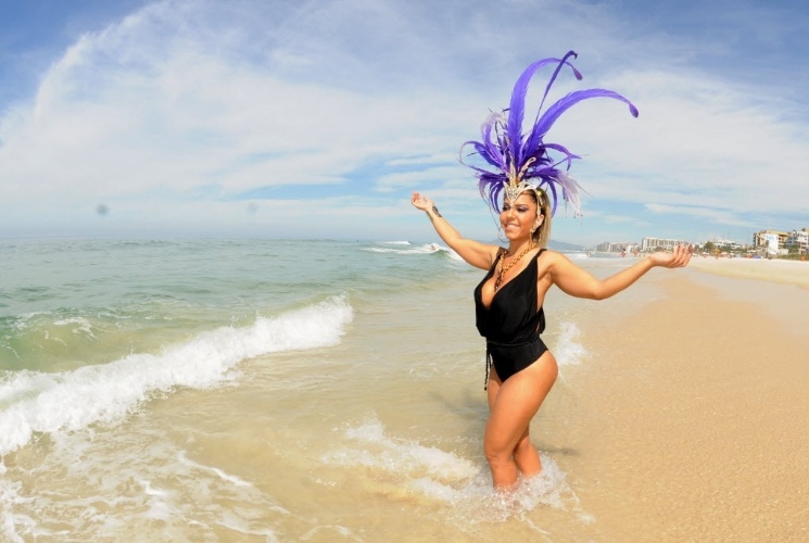 Mulher Mel O Faz Ensaio De Carnaval Em Praia Do Rio Fotos Uol Carnaval