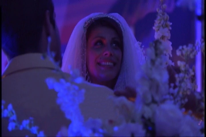 27.fev.2014 - Franciele se "emociona" durante seu casamento com Diego na Festa Vegas, na madrugada desta quinta-feira