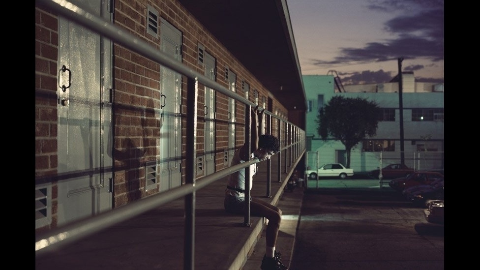 Foto faz parte da série "'Hustlers", do fotógrafo Philip-Lorca diCorcia - Spruth Magers, Berlim/Londres e David Zwirner, Nova York/Londres/Divulgação