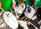 Máscaras e confetes animam convidados do casamento na época do Carnaval - Thinkstock