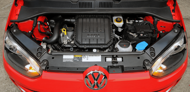 Motor 3-cilindros do Volkswagen up! é exemplo de 1 litro moderno, mais forte e econômico - Murilo Góes/UOL