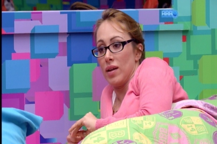 2.mar.2014 - Aline reclama que academia do Big Brother Brasil é claustrofóbica