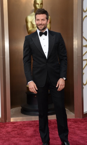 2.mar.2014 - Bradley Cooper, indicado ao prêmio de Melhor Ator Coadjuvante por "Trapaça", chega à 86 edição do Oscar