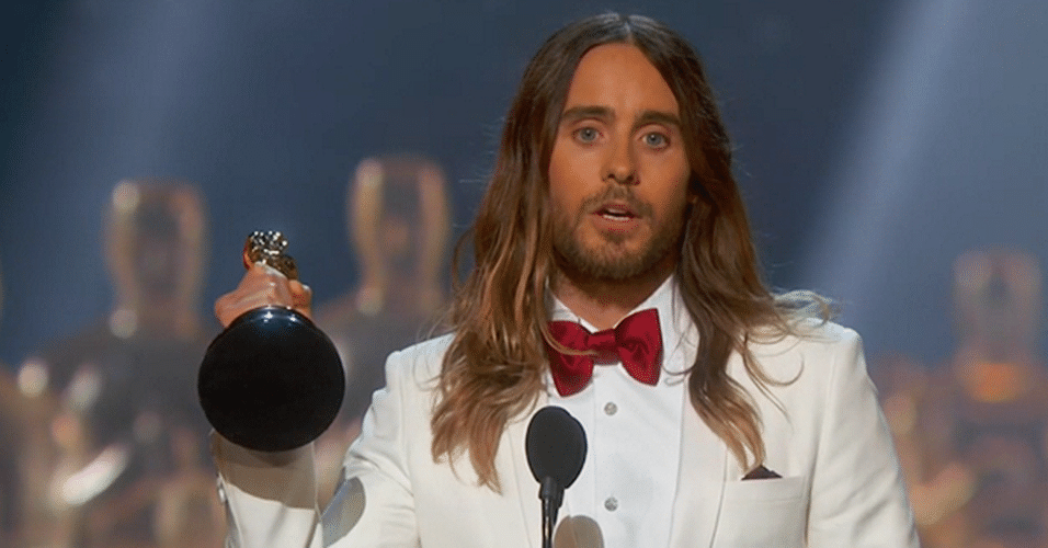 Jared Leto recebe Oscar de Melhor Ator Coadjuvante por sua atuação em "Clube de Compras Dallas" - Reprodução