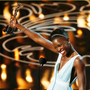Lupita Nyong'o recebe Oscar de Melhor Atriz Coadjuvante - Lucy Nicholson/Reuters - Lucy Nicholson/Reuters