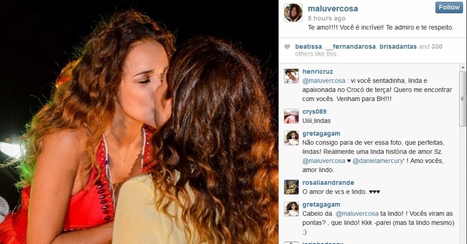 10.mar.2014 - Mulher de Daniela Mercury mostra foto beijando a cantora