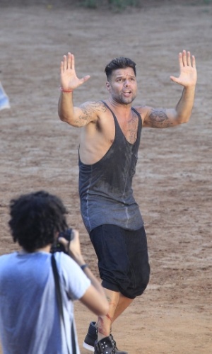 11.mar.2014 - Ricky Martin gravou clipe da canção "Vida", tema da Copa do Mundo de 2014, no Vidigal, comunidade da zona sul do Rio