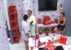 Mãe de Marcelo e tia de Valter fingem discussão na casa do "BBB" - Reprodução/TV Globo