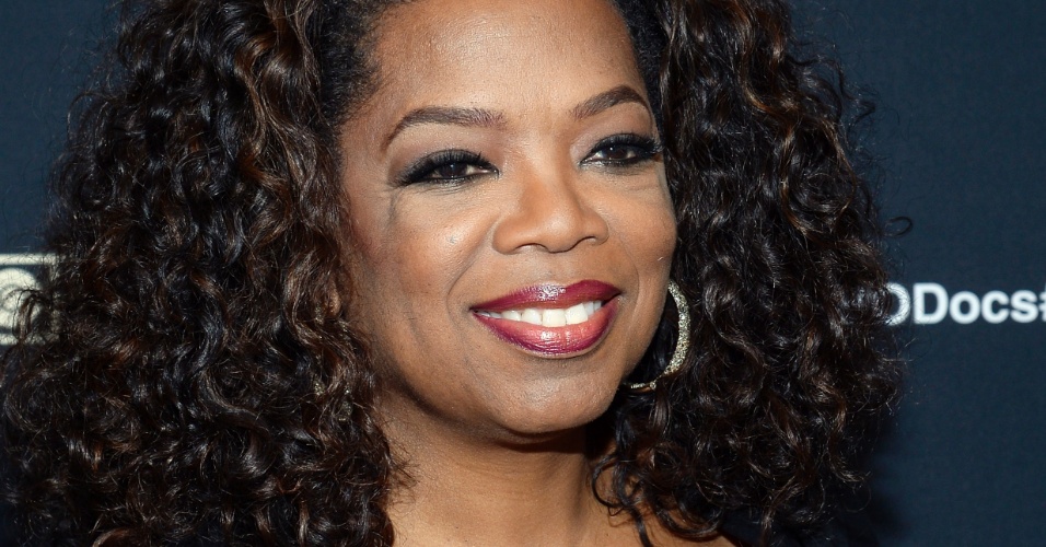10.mar.2014 - Apresentadora Oprah no lançamento do filme "Paycheck To Paycheck", em Hollywood