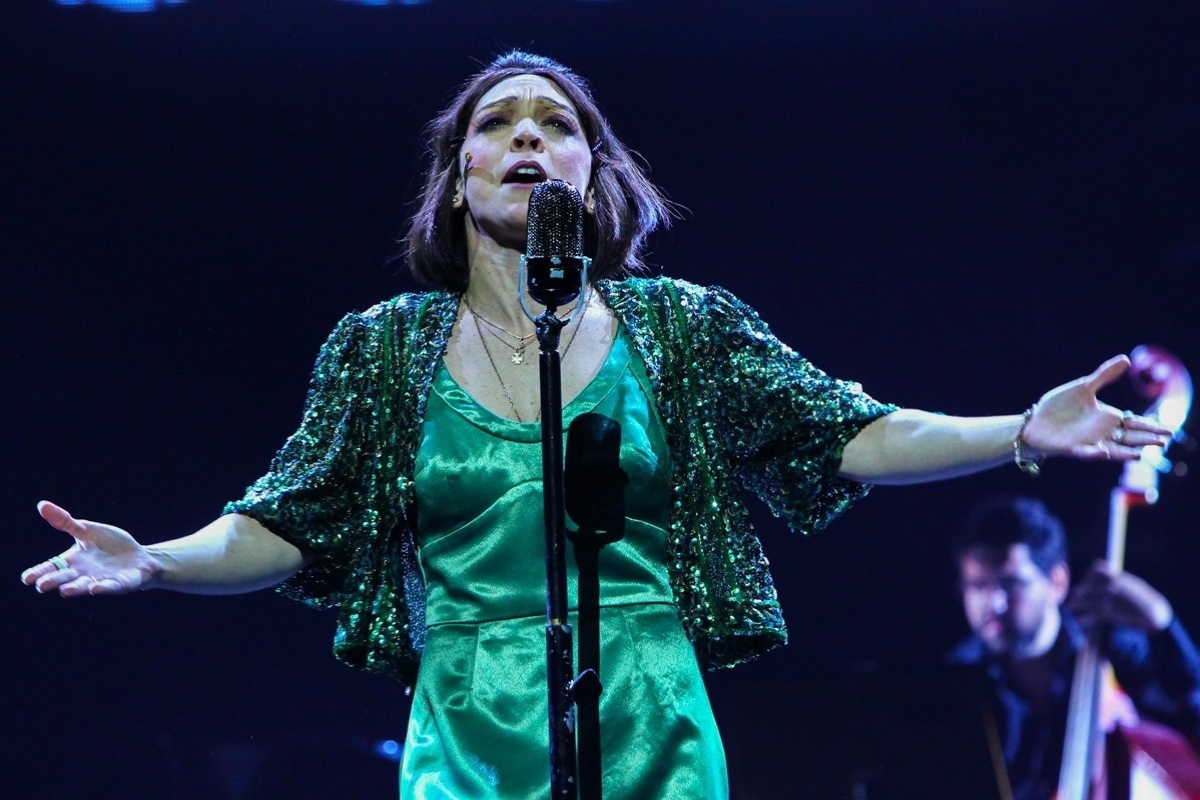 12.mar.2014 - O musical, que acompanha a trajetória da cantora, teve uma sessão com trechos encenados pelo elenco para a imprensa - Manuela Scarpa/Photo Rio News