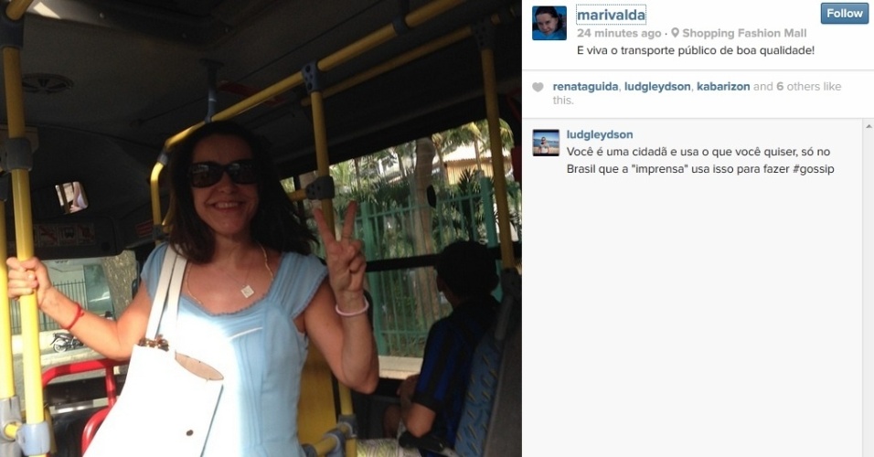 13.mar.2014 - Lucélia Santos divulgou imagem dentro de ônibus, no Rio