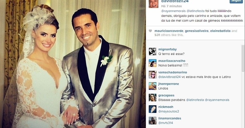 13.mar.2014 - O promoter David Brazil divulgou em seu Instagram uma foto de Latino e Rayanne Morais de noivos