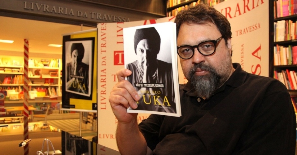 13.mar.2014- Marcelo Yuka lança biografia "Não Se Preocupe Comigo" em livraria no Leblon, zona sul do Rio