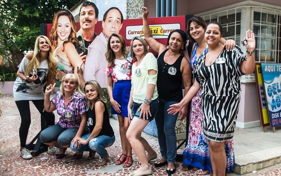 13.mar.2014 - Mãe e tias conhecem os estúdios do seriado "A Grande Família", sucesso há 13 anos