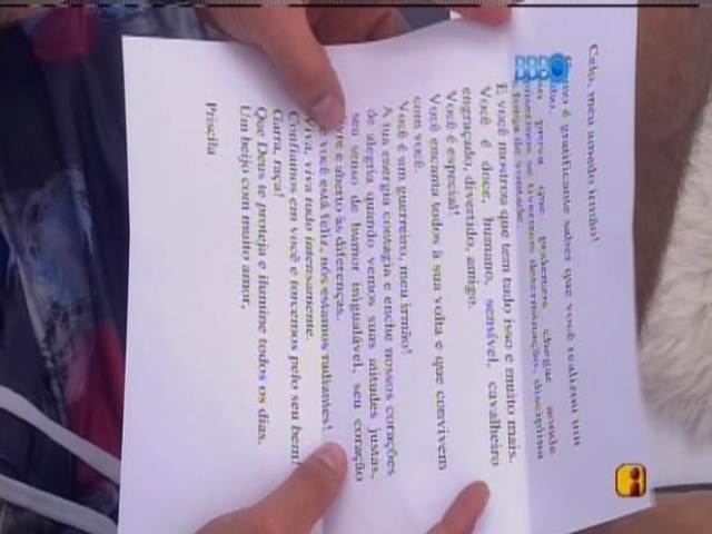 14.mar.2014 - Anjo Marcelo se emociona com carta de sua irmã, Priscila