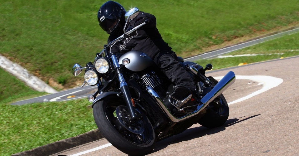 Triumph Thunderbird Storm - Divulgação