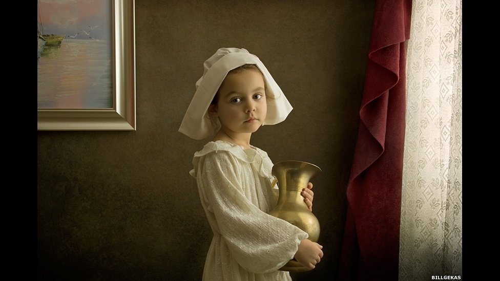Usando filha de seis anos como modelo, fotógrafo australiano Bill Gekas compôs uma série fotográfica inspirada nos retratos dos "velhos mestres", como Rembrandt, Vermeer e Rafael - © Bill Gekas