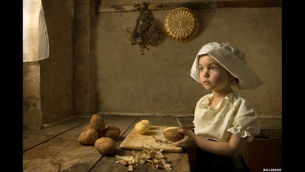 Usando filha de seis anos como modelo, fotógrafo australiano Bill Gekas compôs uma série fotográfica inspirada nos retratos dos "velhos mestres", como Rembrandt, Vermeer e Rafael - © Bill Gekas