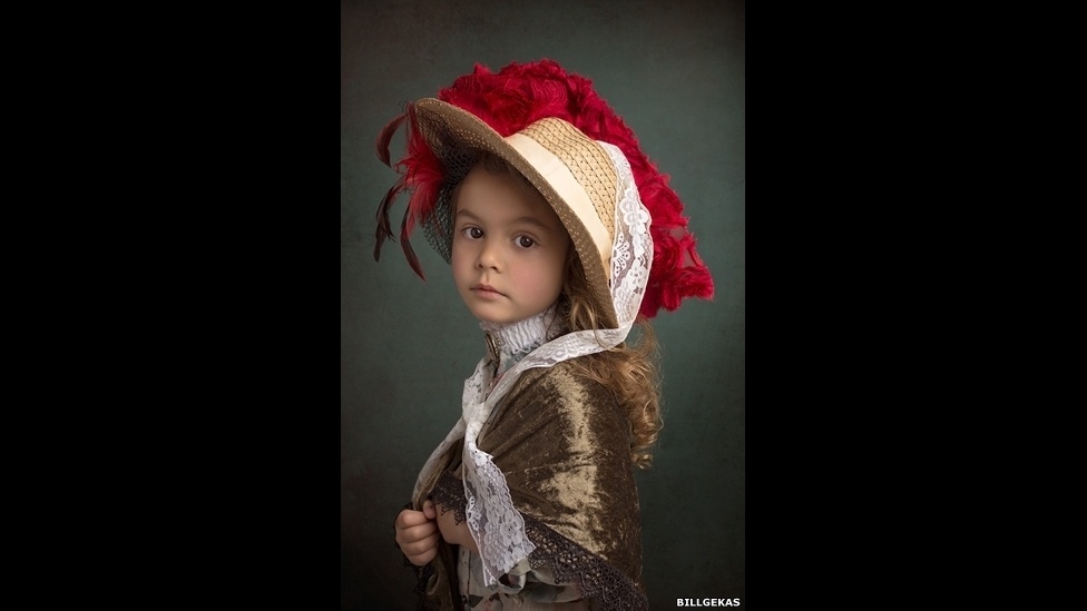 Usando filha de seis anos como modelo, fotógrafo australiano Bill Gekas compôs uma série fotográfica inspirada nos retratos dos "velhos mestres", como Rembrandt, Vermeer e Rafael - © Bill Gekas