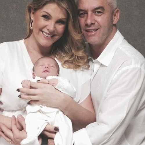 16.mar.2014 - Ana Hickmann usou seu perfil do Instagram para mostrar aos fãs o filho Alexandre, nascido no dia 7 de março