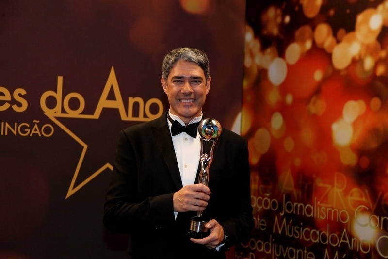 16.mar.2014 - William Bonner recebeu o troféu de jornalista do ano pelo desempenho à frente do "Jornal Nacional"