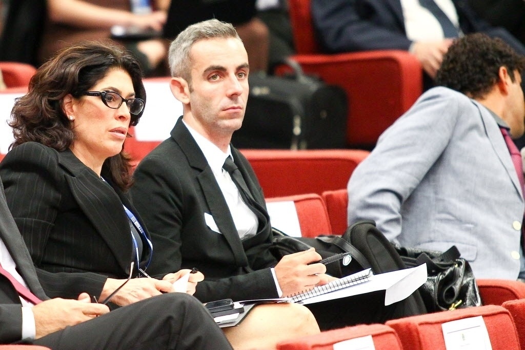 17.mar.2014 - Em nome do grupo Procure Saber, a produtora musical Paula Lavigne se irritou com os comentários realizados pelo advogado Sylvio Capanema de Souza sobre a união dos músicos a favor das mudanças no Ecad - Pedro Ladeira/Folhapress