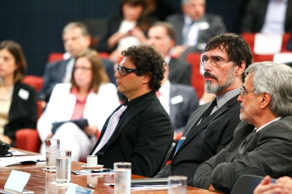 17.mar.2014 - Lobão e Frejat participaram da audiência pública sobre a Lei 12.853/2013, que determina novas regras para a arrecadação e distribuição de direitos autorais de obras musicais - Pedro Ladeira/Folhapress