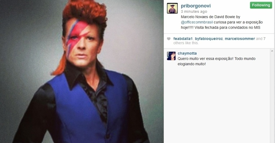 17.mar.2014 - Marcello Novaes aparece vestido de David Bowie