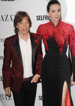L'Wren Scott e Mick Jagger chegam para a premiação "Women of the Year"