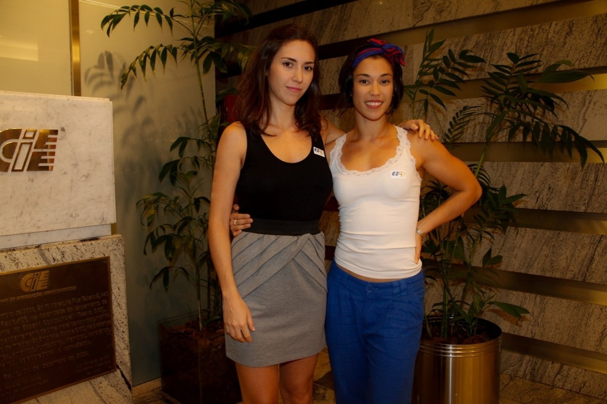 17.mar.2014 - Clarissa Mayoral e Paula Miessa na comemoração em São Paulo dos 10 anos do "Teatro nas Universidades" criado por Nicette Bruno e Paulo Goulart. O projeto, que visa levar o teatro até as universidades e já atingiu 114.237 mil estudantes em 166 instituições desde 2005, montará neste ano o espetáculo "13", de Sérgio Jockimann, com Paulo Goulart Filho e Roberto Arduin no elenco - Marcos Ribas/Photo Rio News