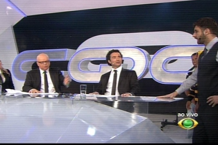 17.mar.2014 - Ex-apresentador do "CQC", Rafinha Bastos aparece no programa para divulgar o "Agora é Tarde"
