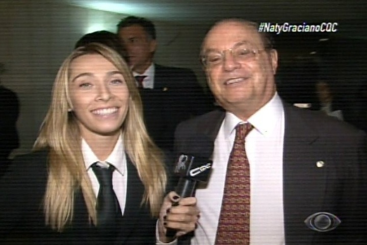 17.mar.2014 - Naty Graciano estreia como a nova repórter do "CQC". Ela foi para o Congresso, em Brasília, e conversou com Paulo Maluf