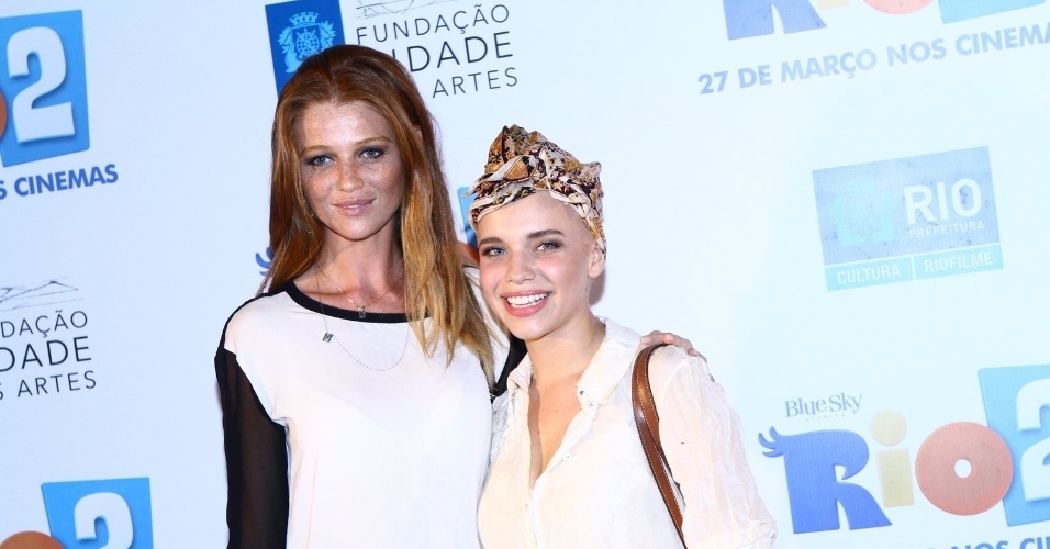 18.mar.2014 - Cintia Dicker e Bruna Linzmeyer na pré estréia do filme "Rio 2" na Cidade das Artes na Barra da Tijuca, no Rio de Janeiro