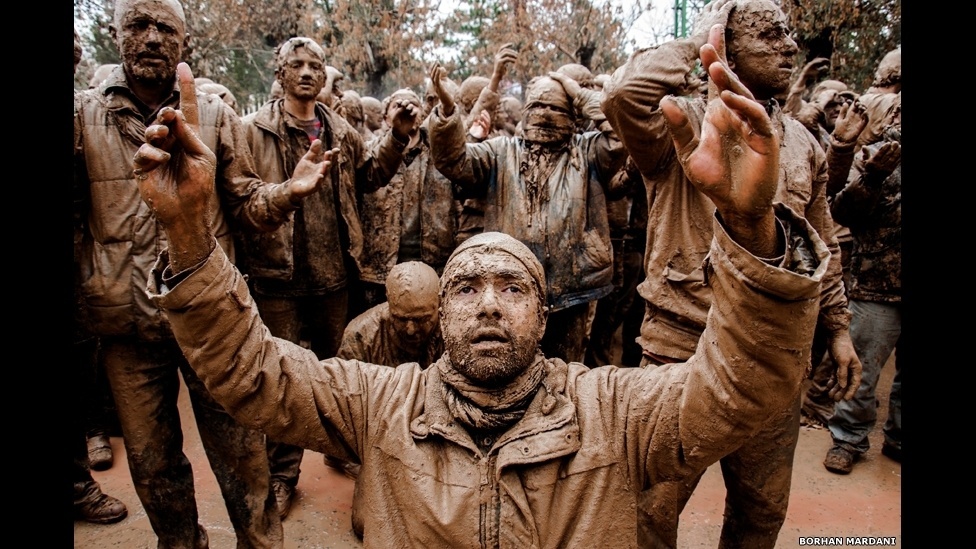 A competição da categoria Juventude é aberta a todos os fotógrafos com menos de 20 anos e se concentra nos talentos emergentes. Os vencedores gerais foram três: Bohran Mardani, do Irã, venceu na categoria Cultura, com esta foto de xiitas de luto na cidade de Bijar, Irã - Divulgação/2014 Sony World Photography Awards