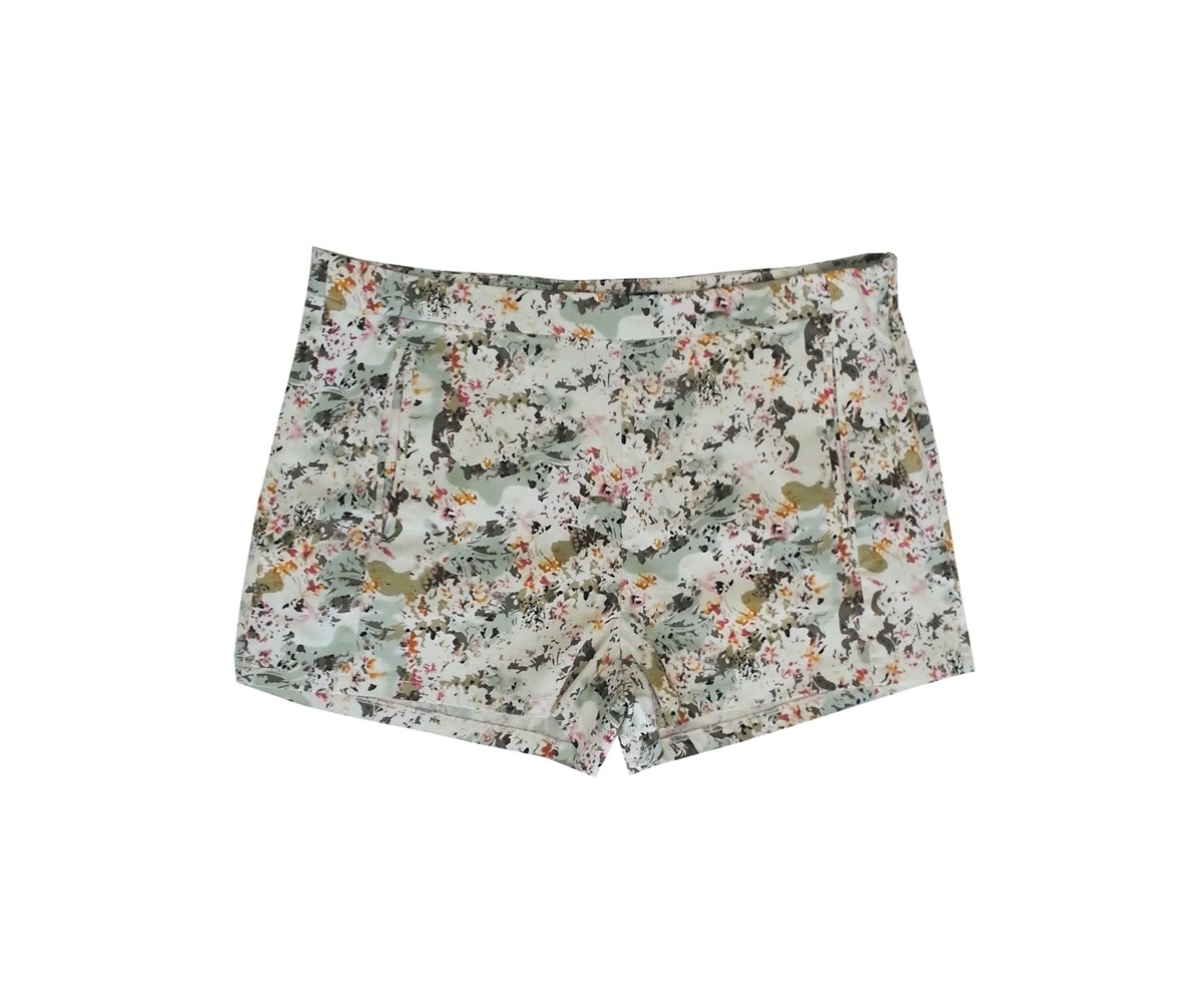 Short de alfaiataria com estampa floral; R$ 69,99, da Leader (www.leader.com.br) | Preço pesquisado em março de 2014 e sujeito a alteração. - Divulgação