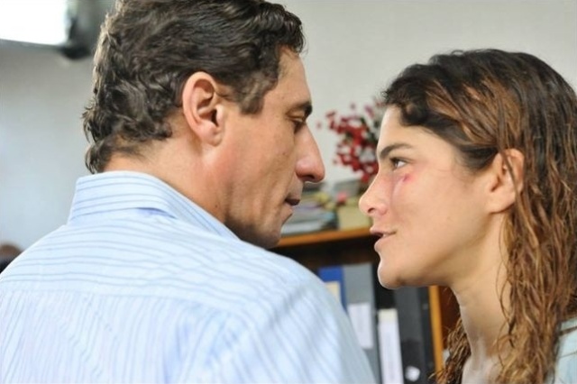 Tuca Andrada e Priscila Fantin em cena de "Jogo de Xadrez", de Luis Antonio Pereira - Divulgação
