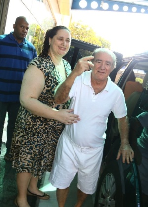 Renato Aragão, de 79 anos, sofreu um infarto em março de 2014 e contou com o apoio de sua mulher, Lílian